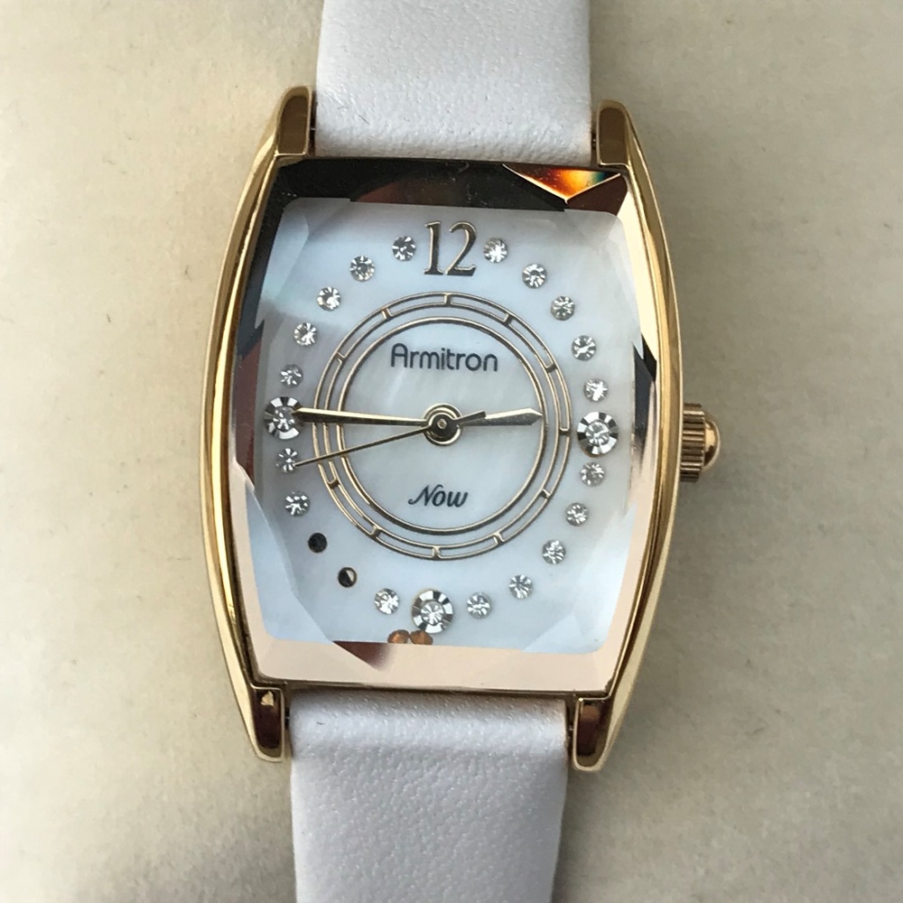Armitron Now Women Watch Genuine Leather White Ban - Picture 3 of 8
